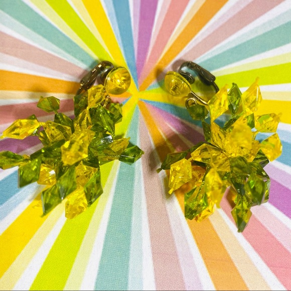 Vintage plastic sparkle starburst beaded earrings - Picture 3 of 3